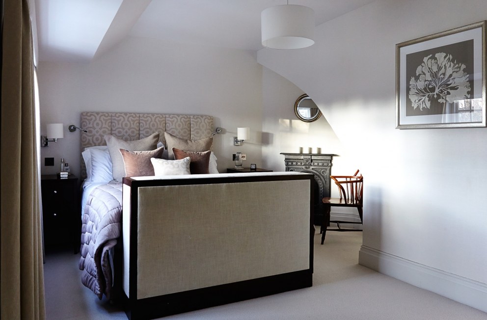 Arts and Crafts style in Hampstead Garden Suburb | Master Bedroom | Interior Designers